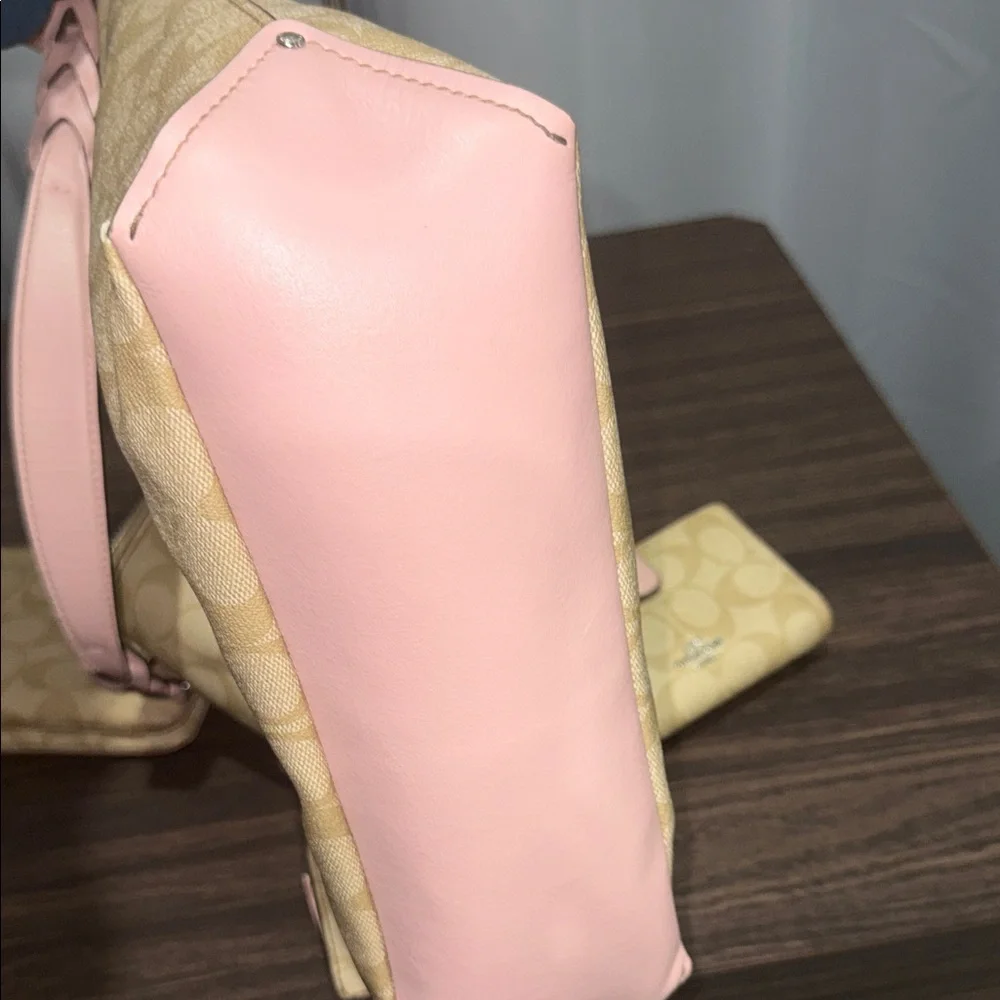 Coach set 4 pieces  Beige and Pink Women's Bag EUC - Picture 10 of 16